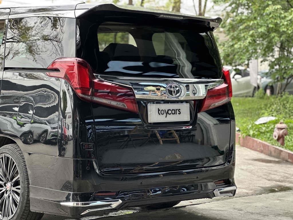 TOYOTA ALPHARD 2011