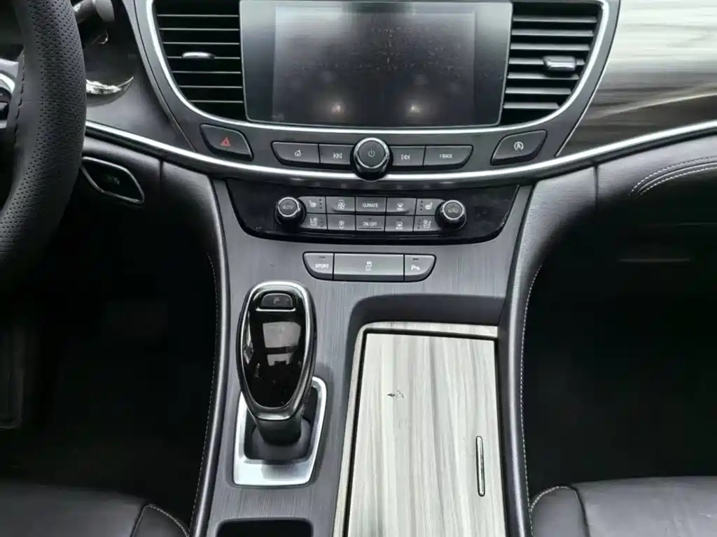 BUICK LACROSSE 2018
