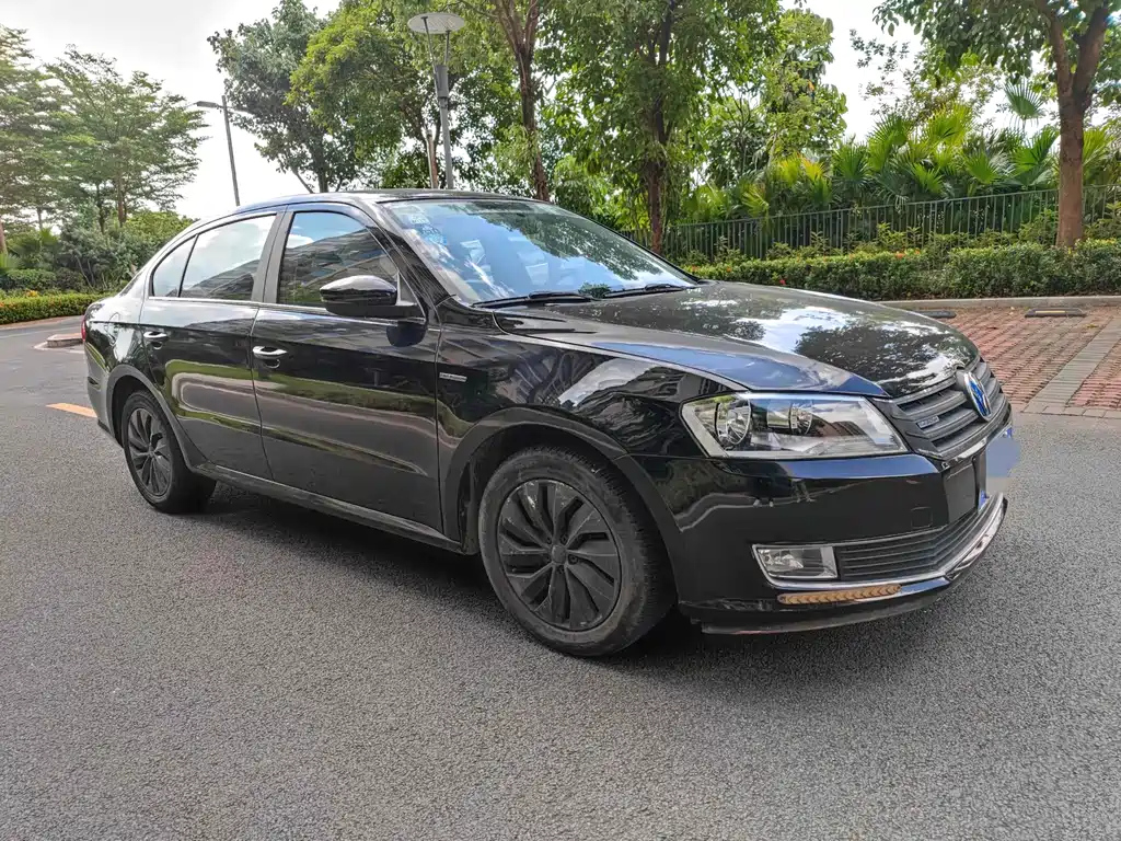 VOLKSWAGEN LAVIDA 2015