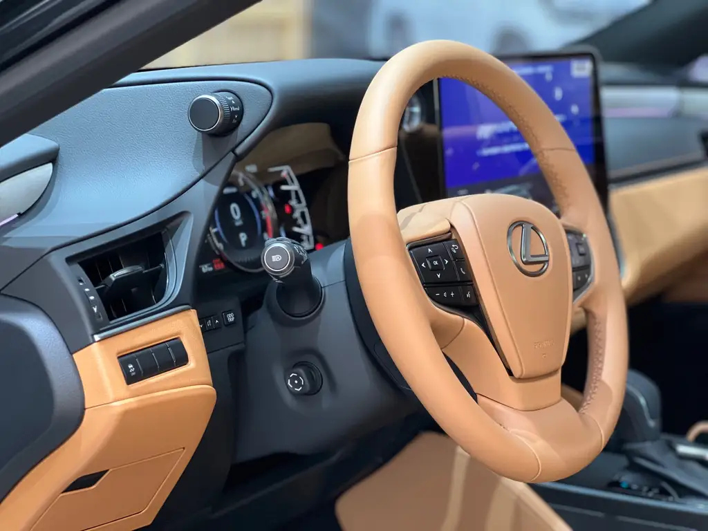 LEXUS ES 2025