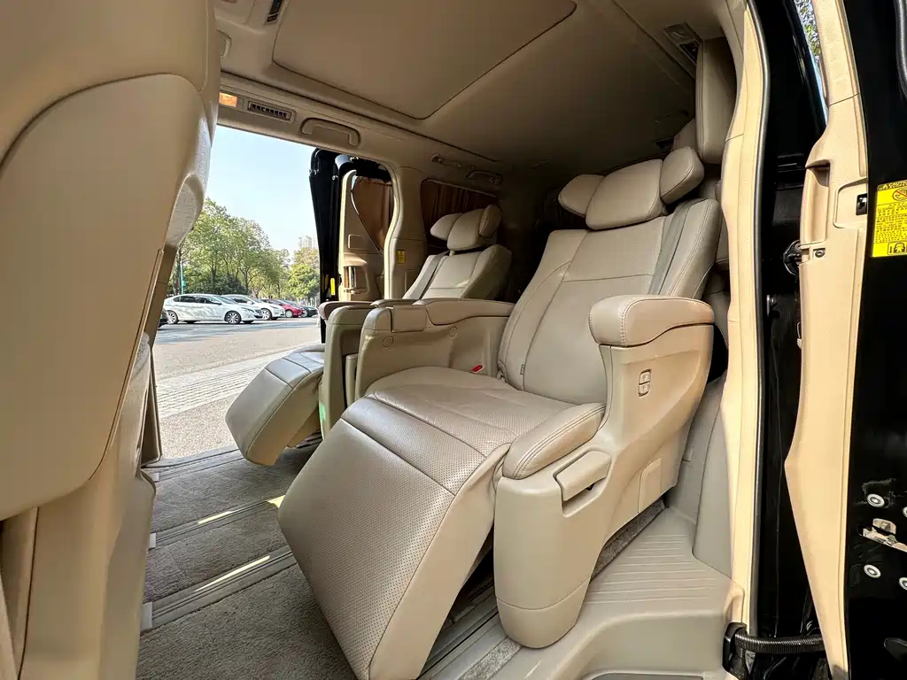 TOYOTA ALPHARD 2013