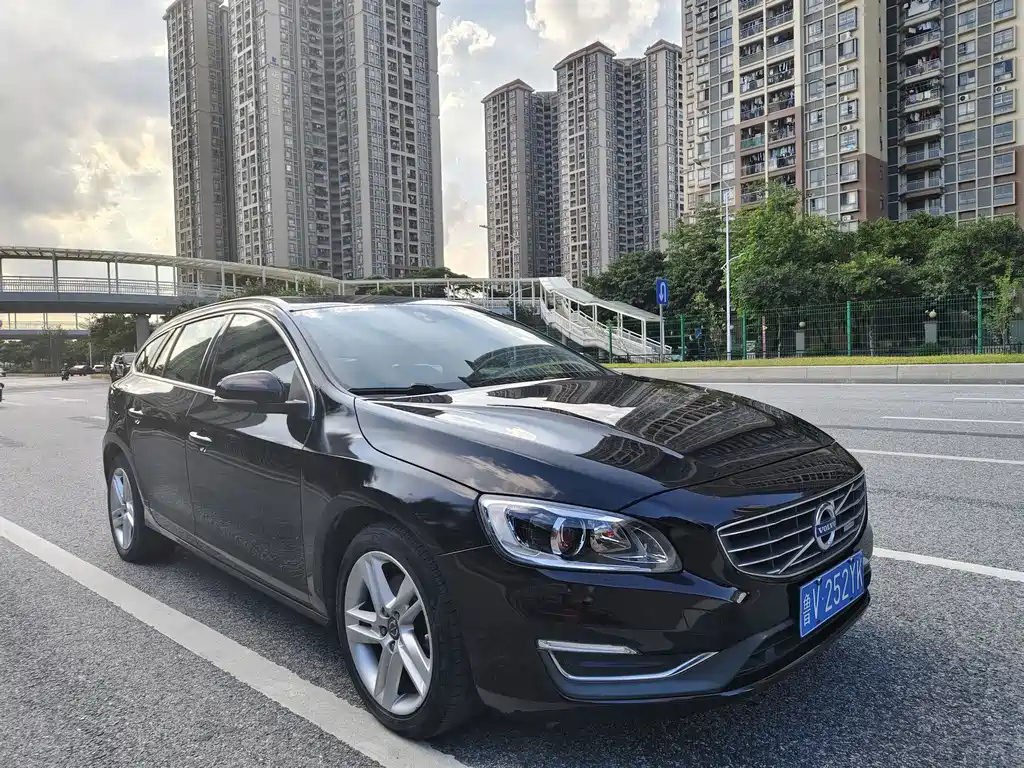 VOLVO V60 2014