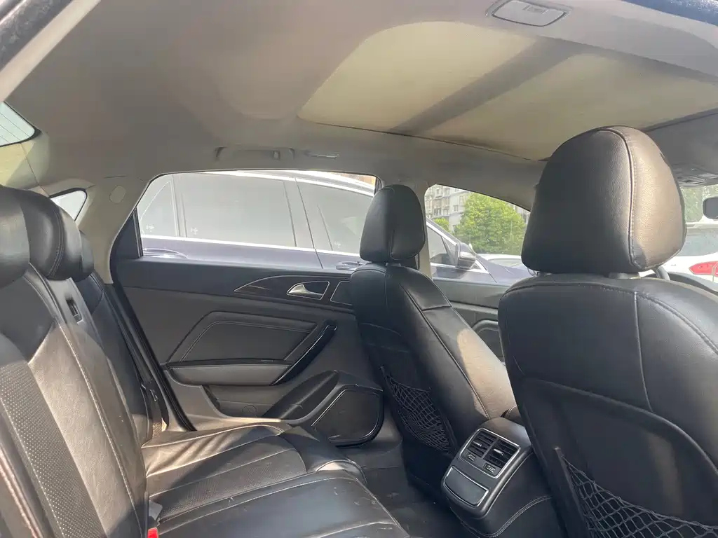 ZOTYE Z700 2016