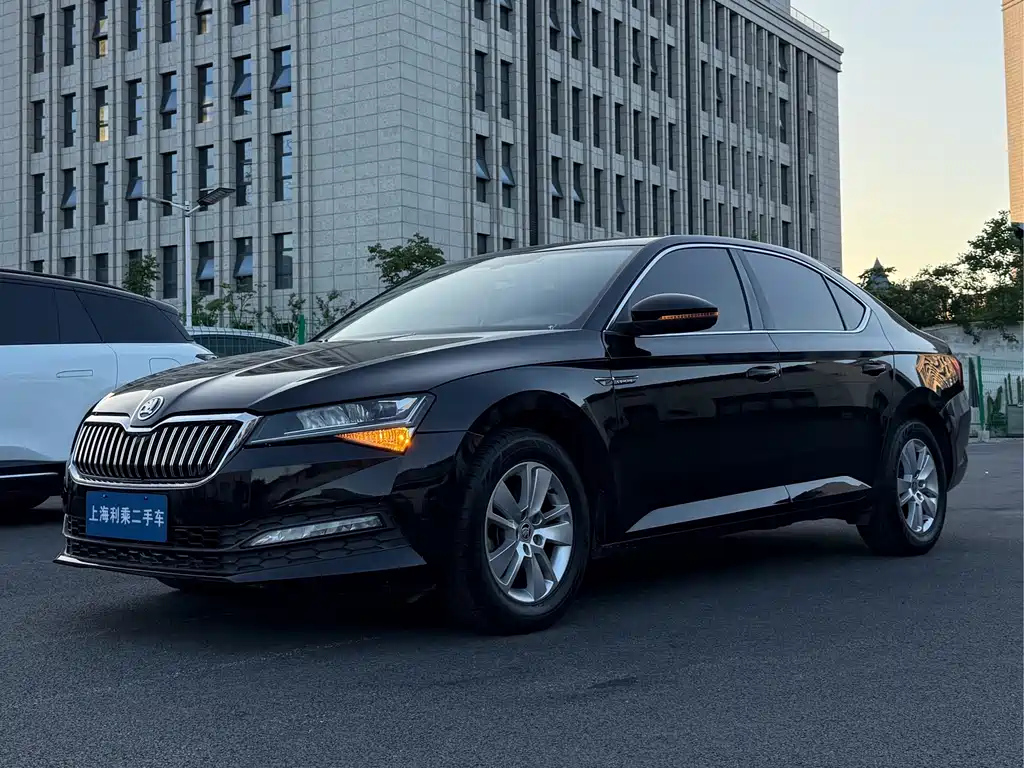 SKODA SUPERB 2019