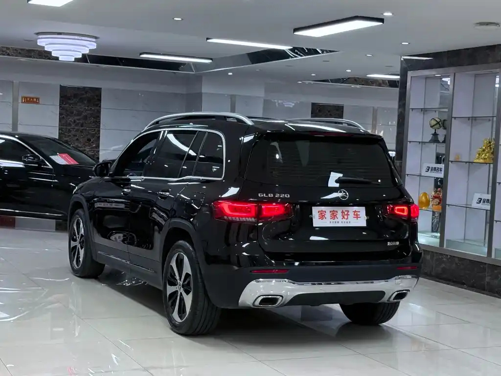 MERCEDES BENZ GLB 2023