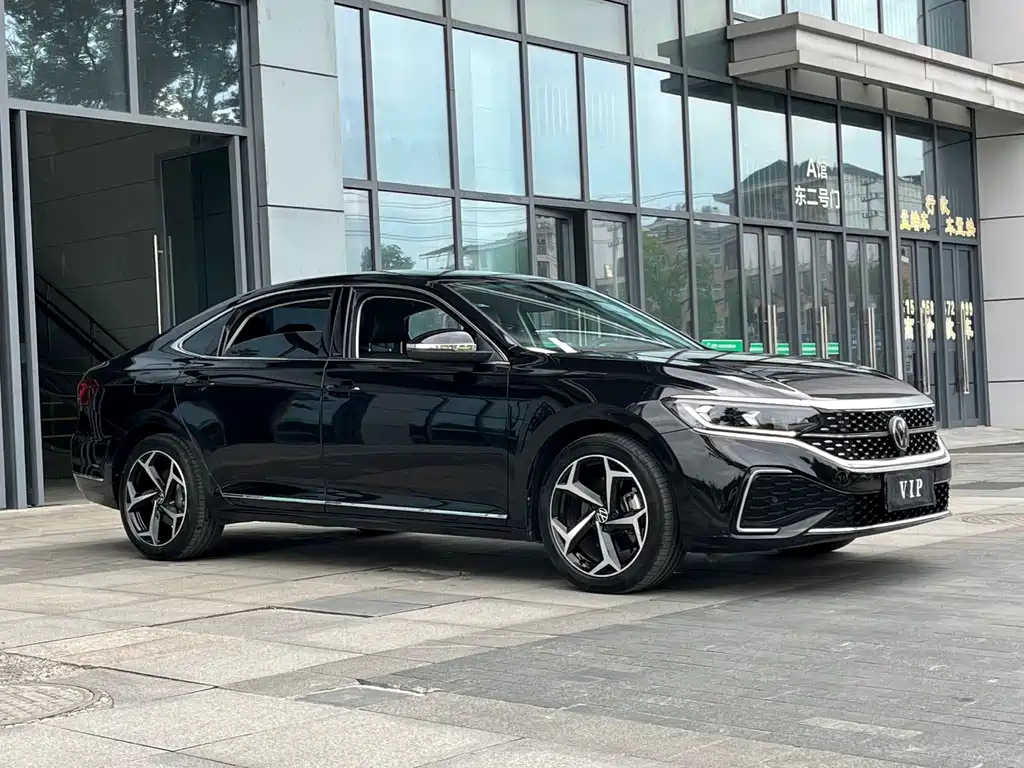VOLKSWAGEN PASSAT 2023