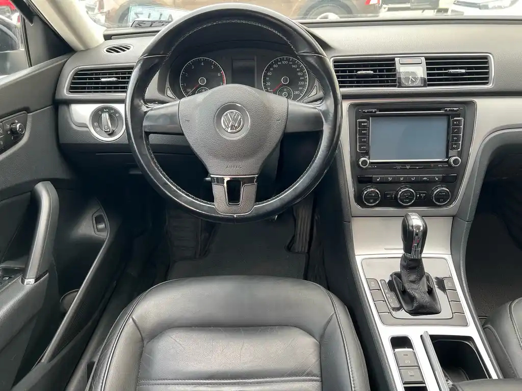 VOLKSWAGEN PASSAT 2013