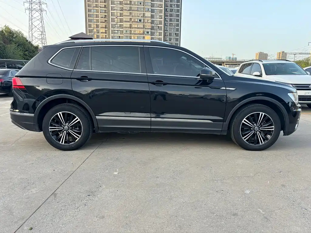 VOLKSWAGEN TIGUAN L 2021