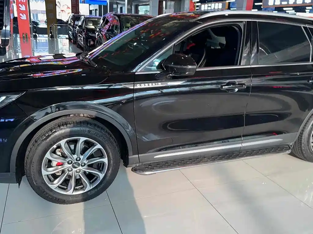 LINCOLN ADVENTURER 2021