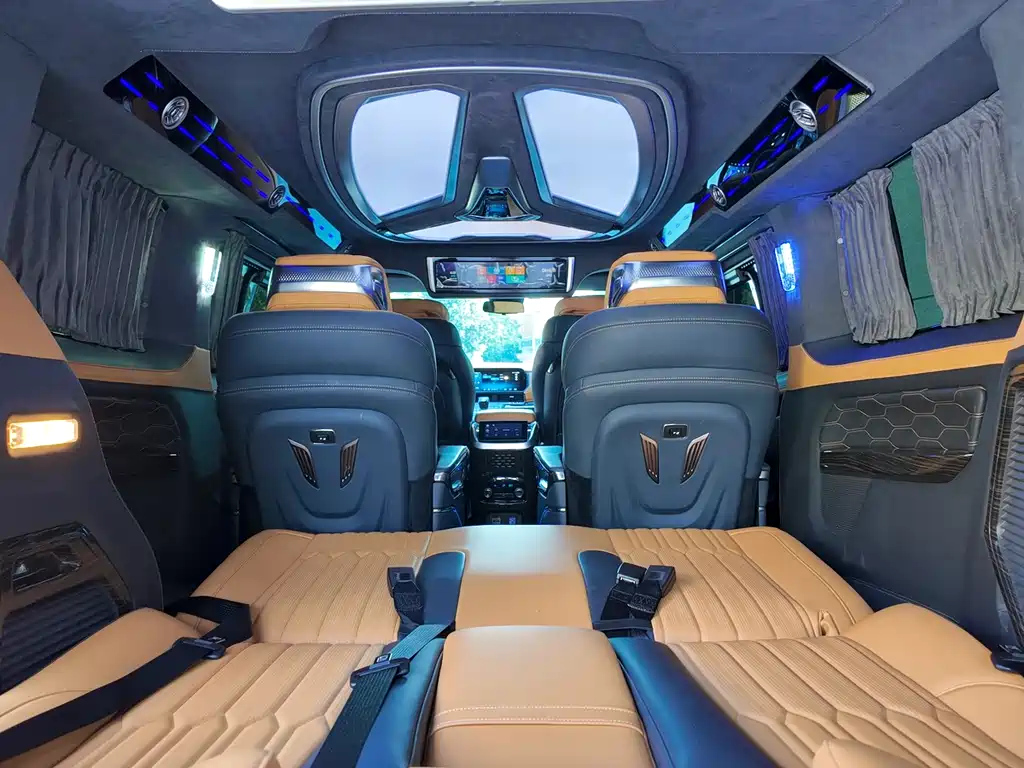 FORD TOUREO 2024