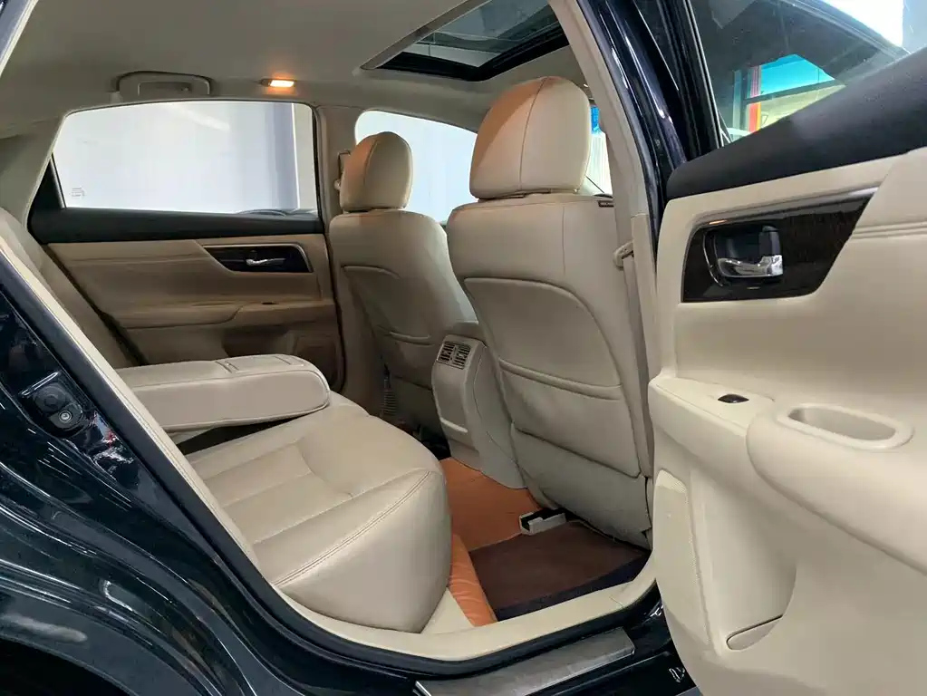 NISSAN TEANA 2015