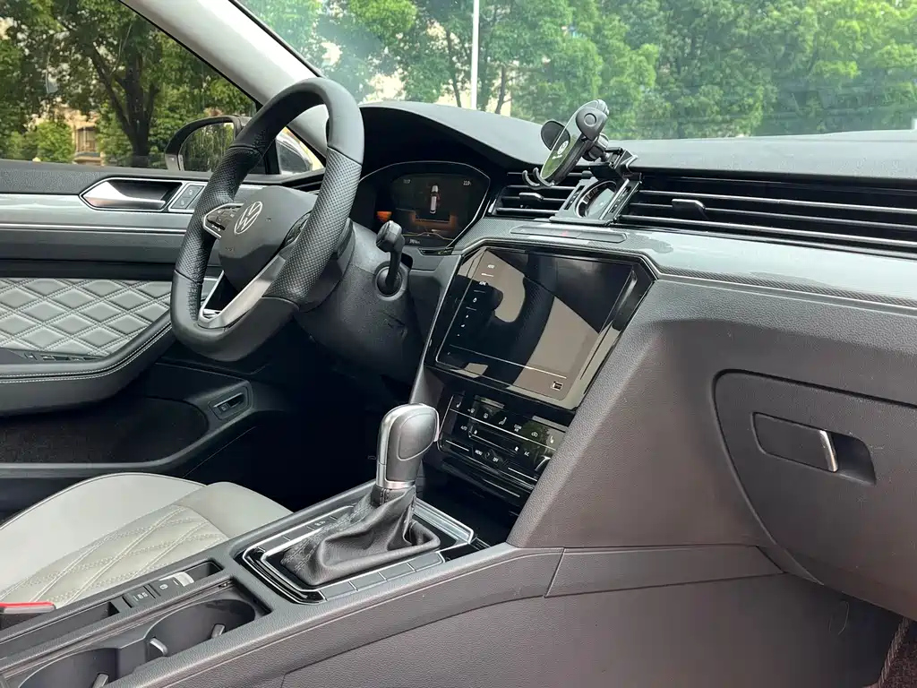 VOLKSWAGEN MAGOTAN 2023