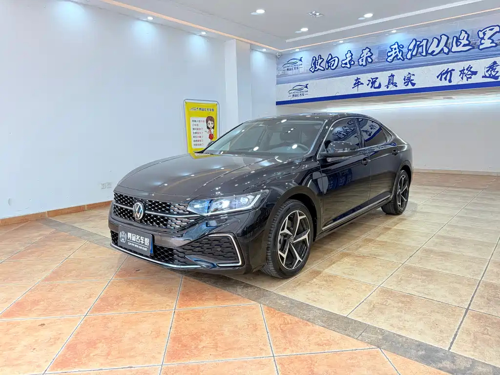 VOLKSWAGEN PASSAT 2024