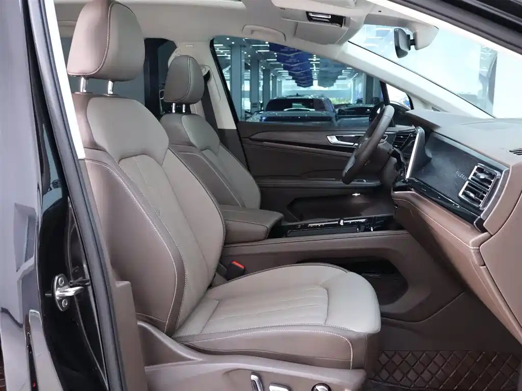 VOLKSWAGEN VILORAN 2024