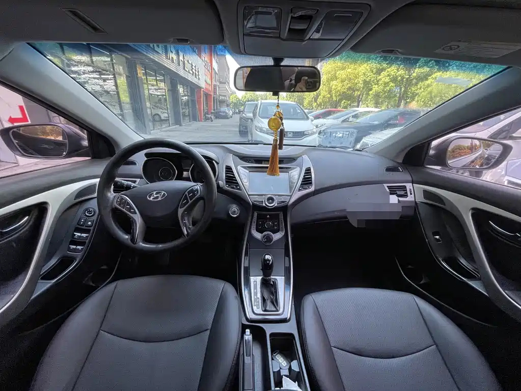 HYUNDAI ELANTRA 2012