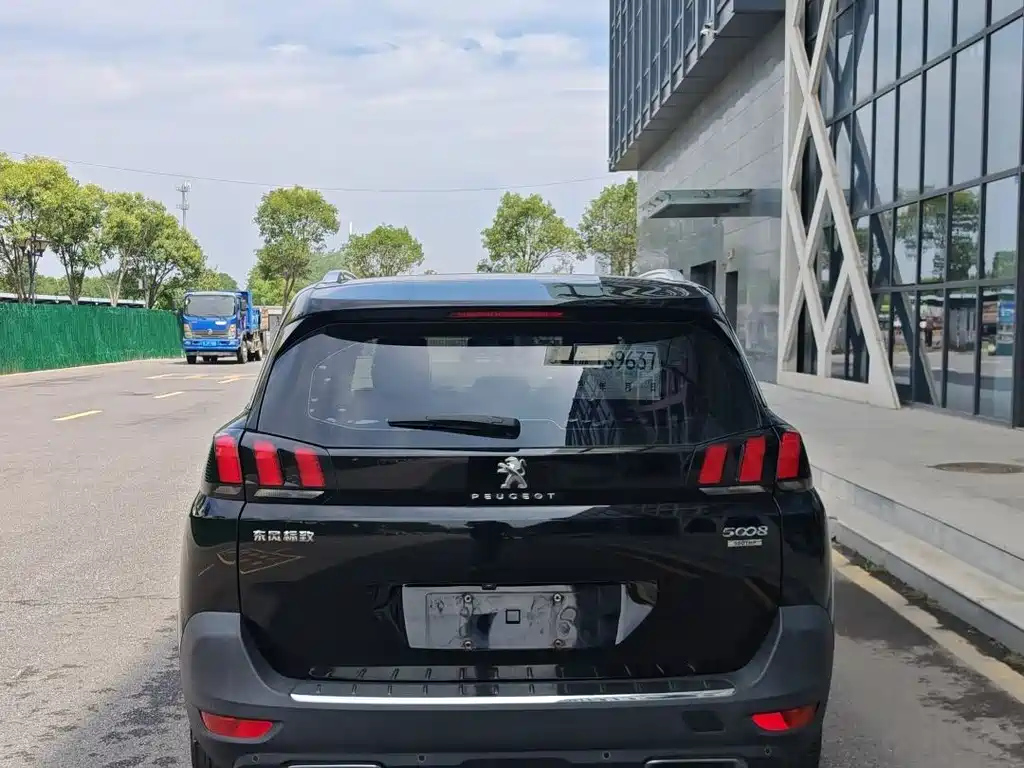 PEUGEOT 5008 2017