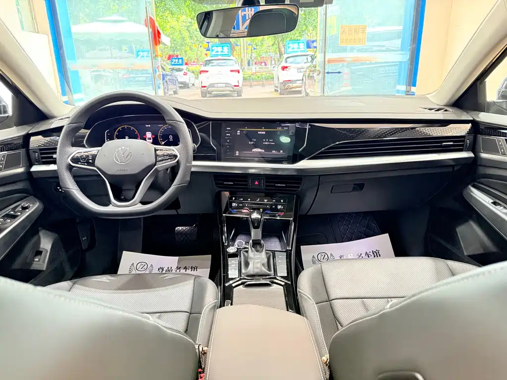 VOLKSWAGEN PASSAT 2024