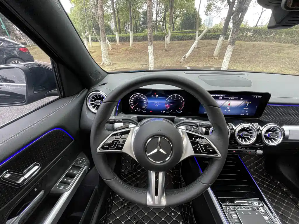 MERCEDES BENZ GLB 2024