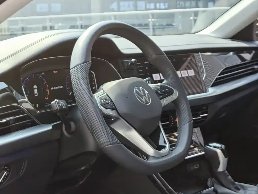 VOLKSWAGEN PASSAT 2025