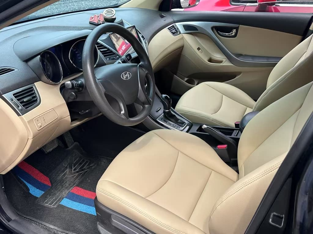 HYUNDAI ELANTRA 2012