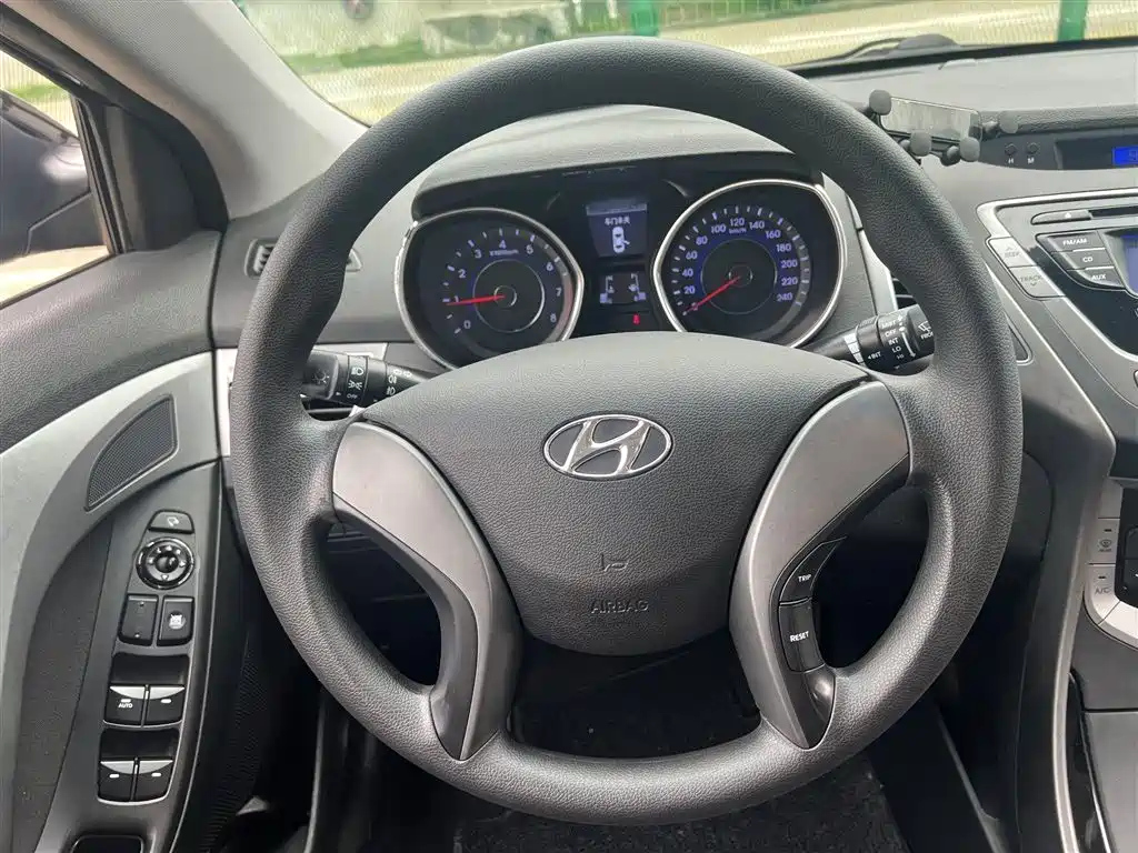 HYUNDAI ELANTRA 2012