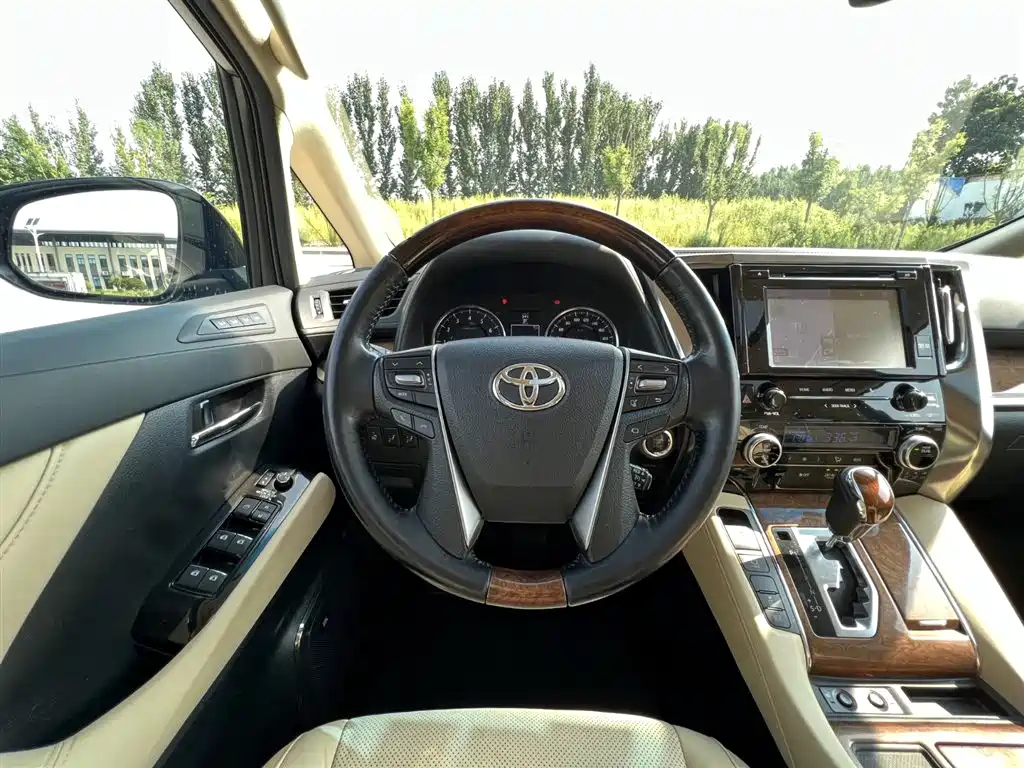 TOYOTA ALPHARD 2017