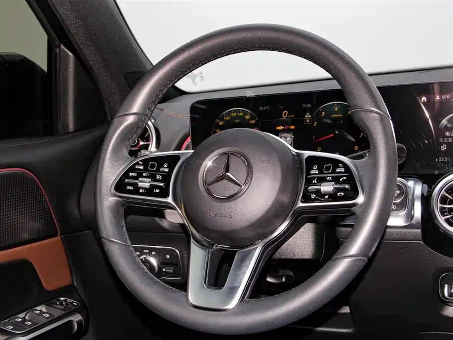 MERCEDES BENZ GLB 2023