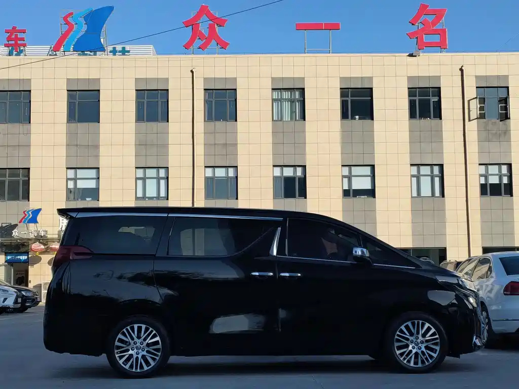 TOYOTA ALPHARD 2017