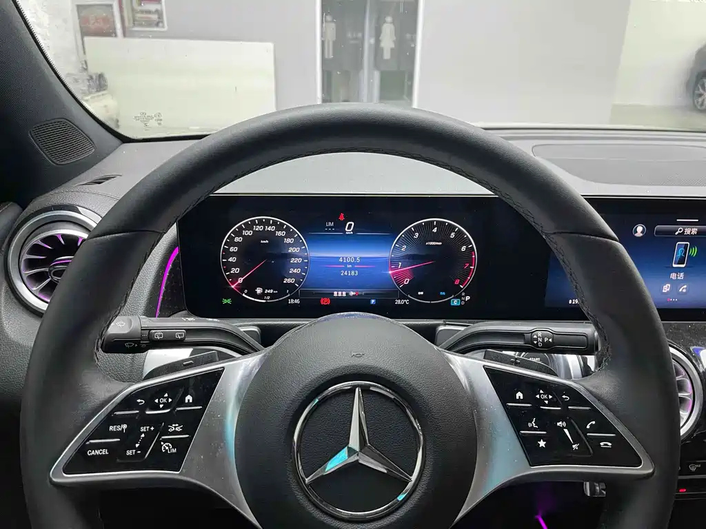 MERCEDES BENZ GLB 2024