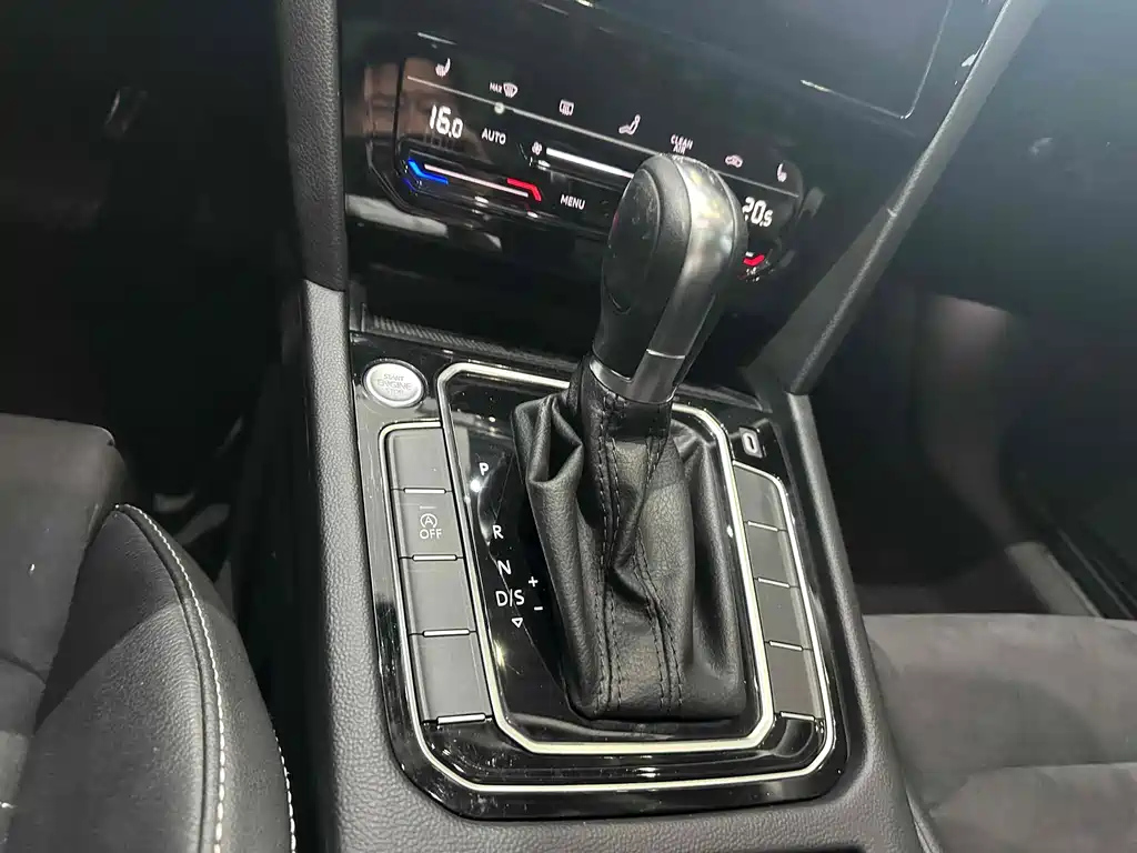 VOLKSWAGEN MAGOTAN 2020