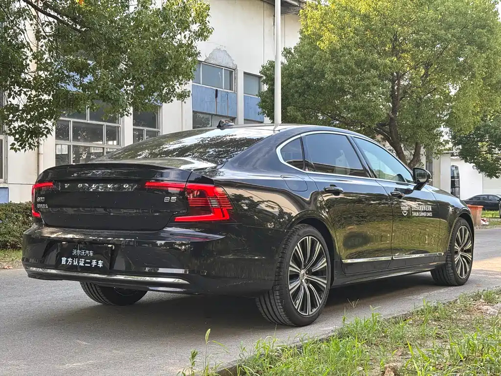 VOLVO S90 2025