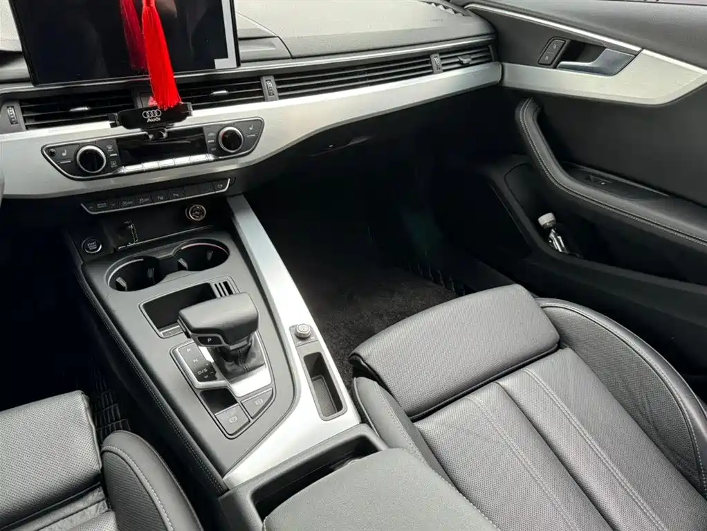 AUDI A4L 2022