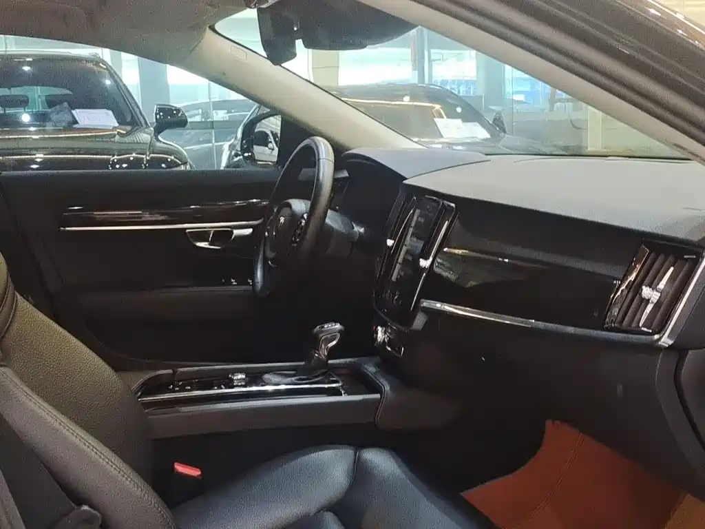 VOLVO S90 2017
