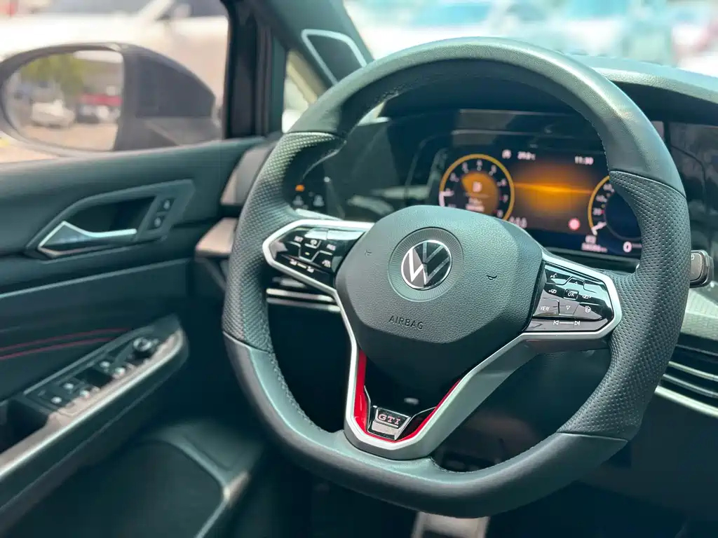 VOLKSWAGEN GOLF GTI 2021