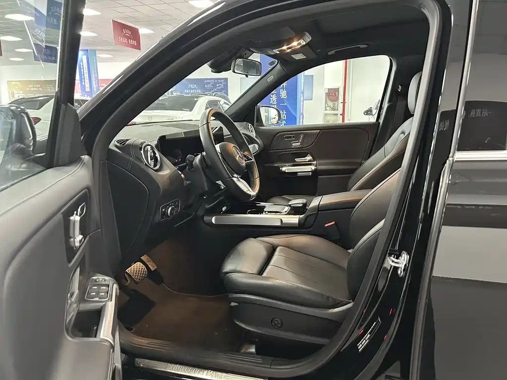 MERCEDES BENZ GLB 2024