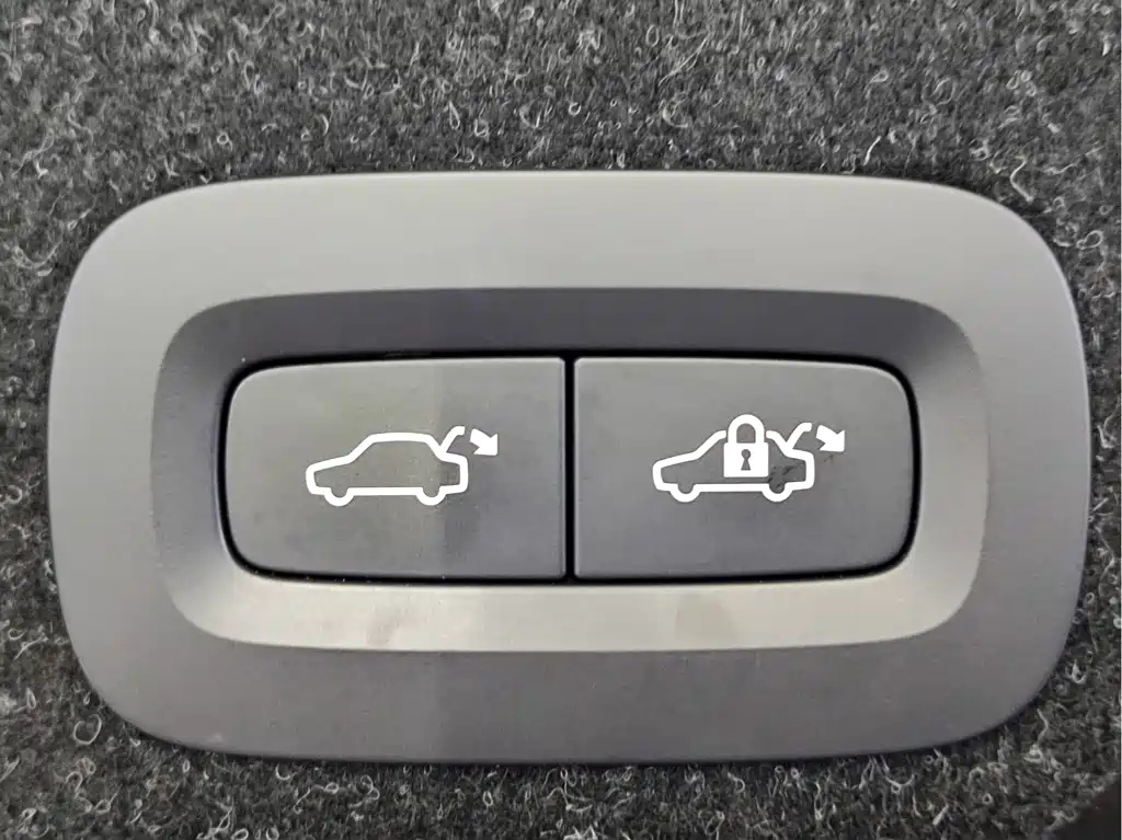 VOLVO S90 2023