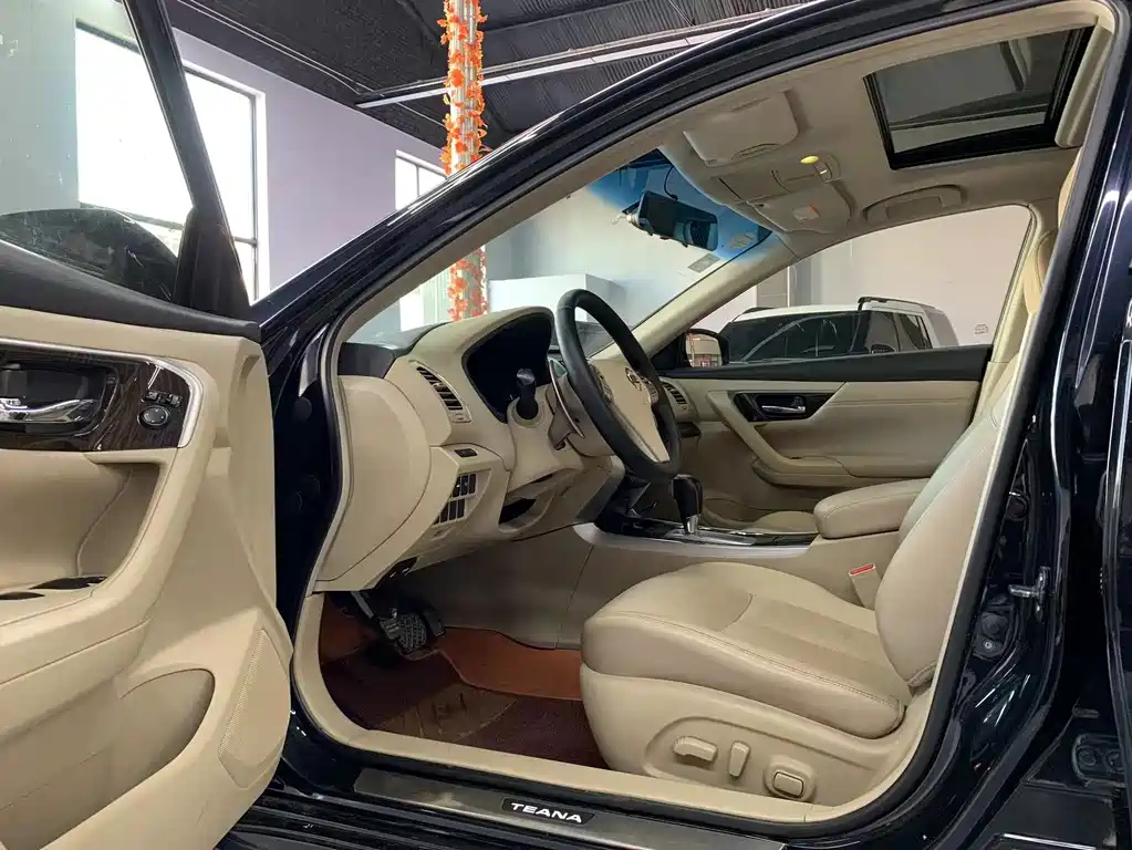 NISSAN TEANA 2015