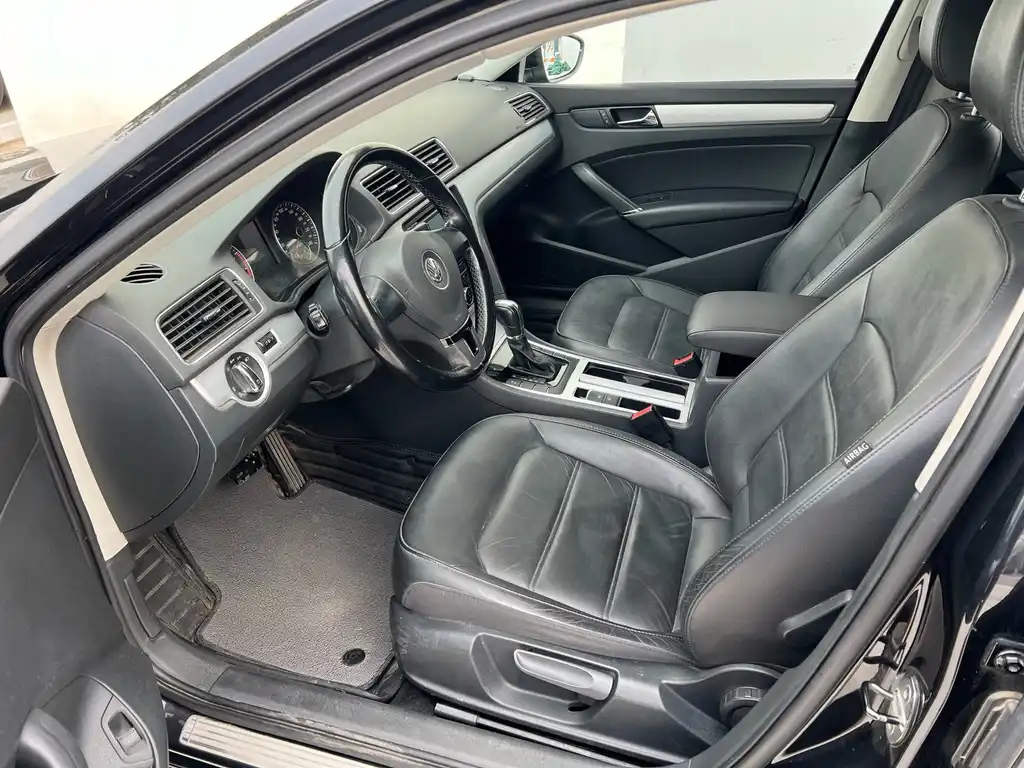 VOLKSWAGEN PASSAT 2013