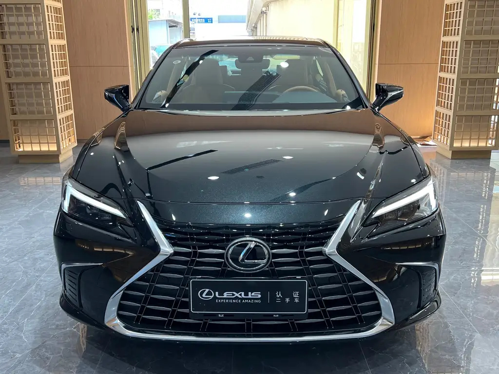 LEXUS ES 2025