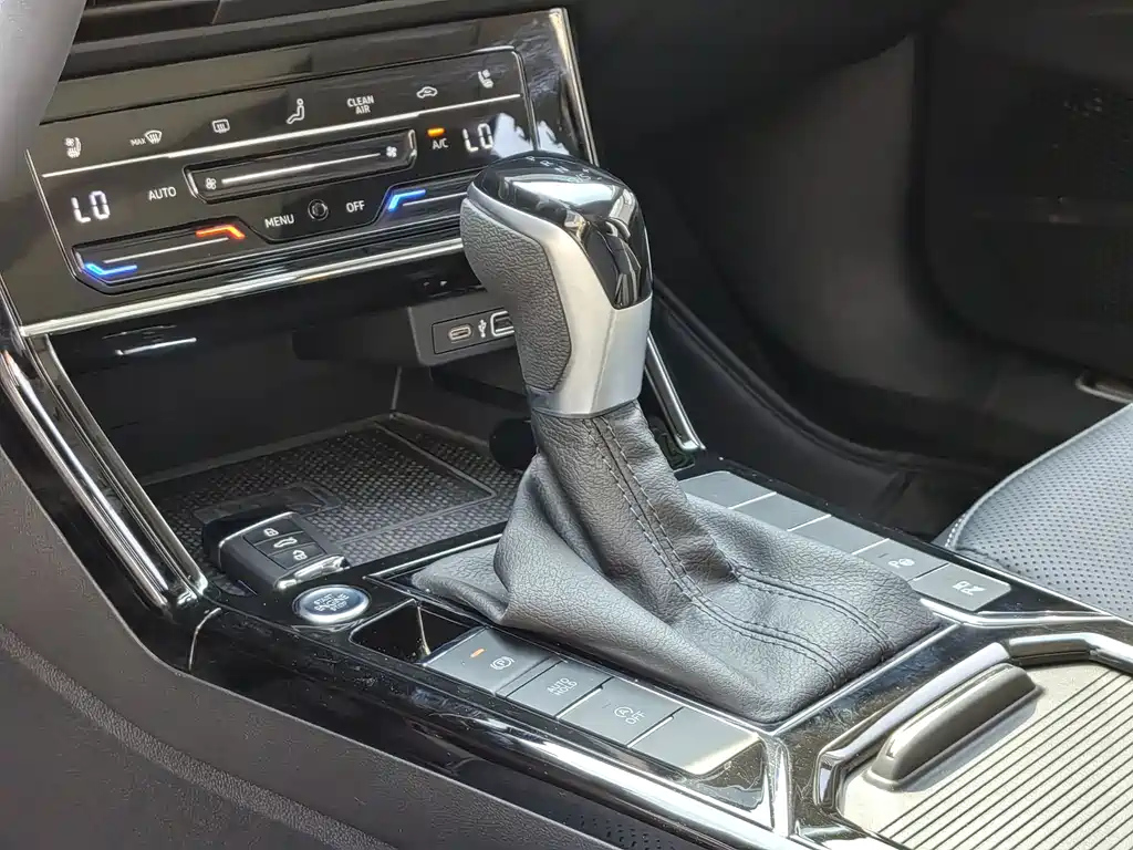 VOLKSWAGEN PASSAT 2025