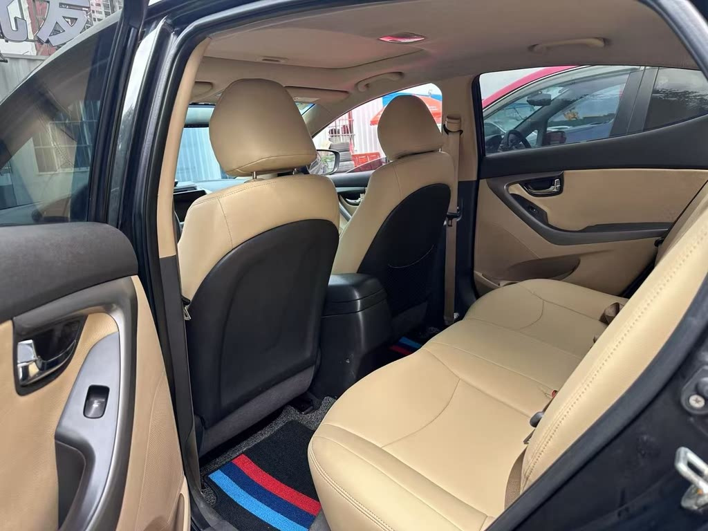 HYUNDAI ELANTRA 2012