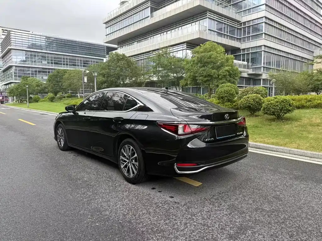 LEXUS ES 2022