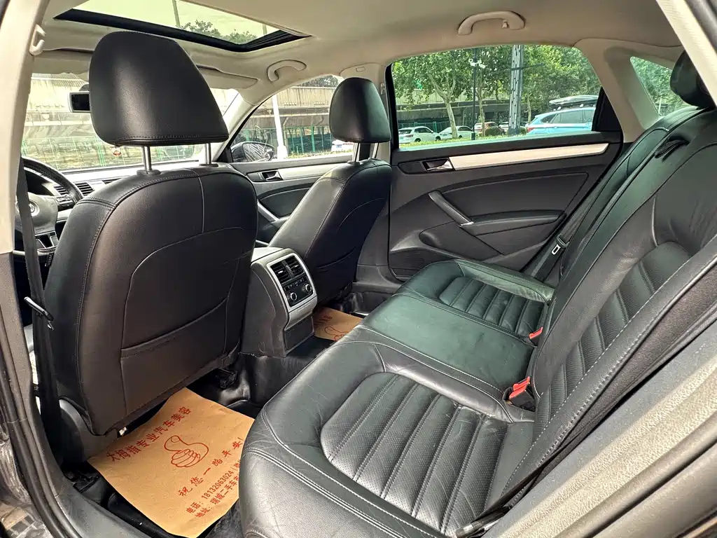 VOLKSWAGEN PASSAT 2013