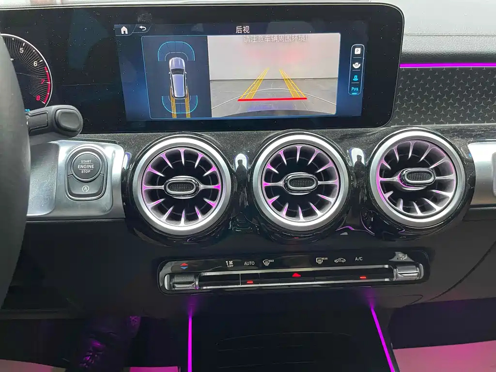 MERCEDES BENZ GLB 2024