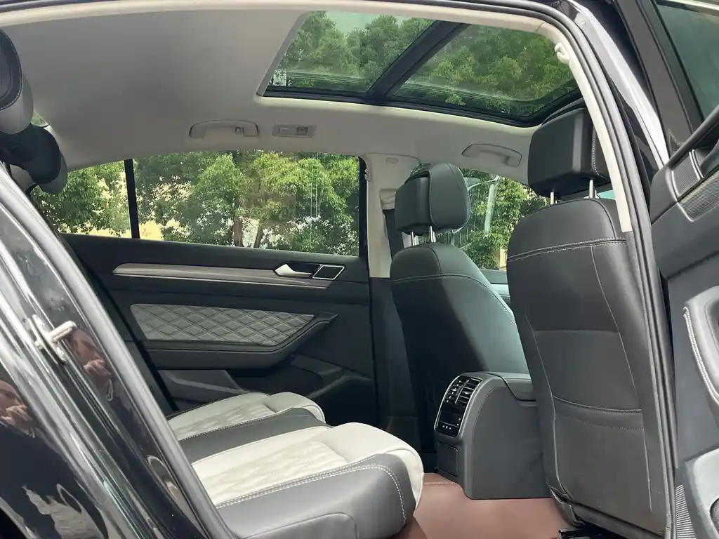 VOLKSWAGEN MAGOTAN 2023