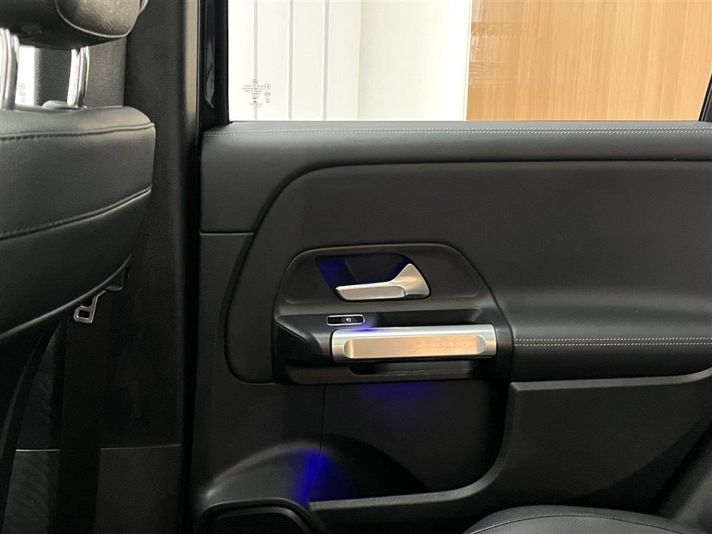 MERCEDES BENZ GLB 2021