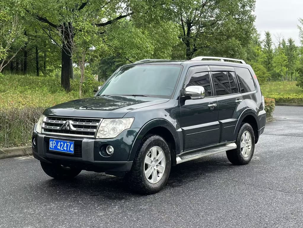 MITSUBISHI PAJERO IMPORT 2010