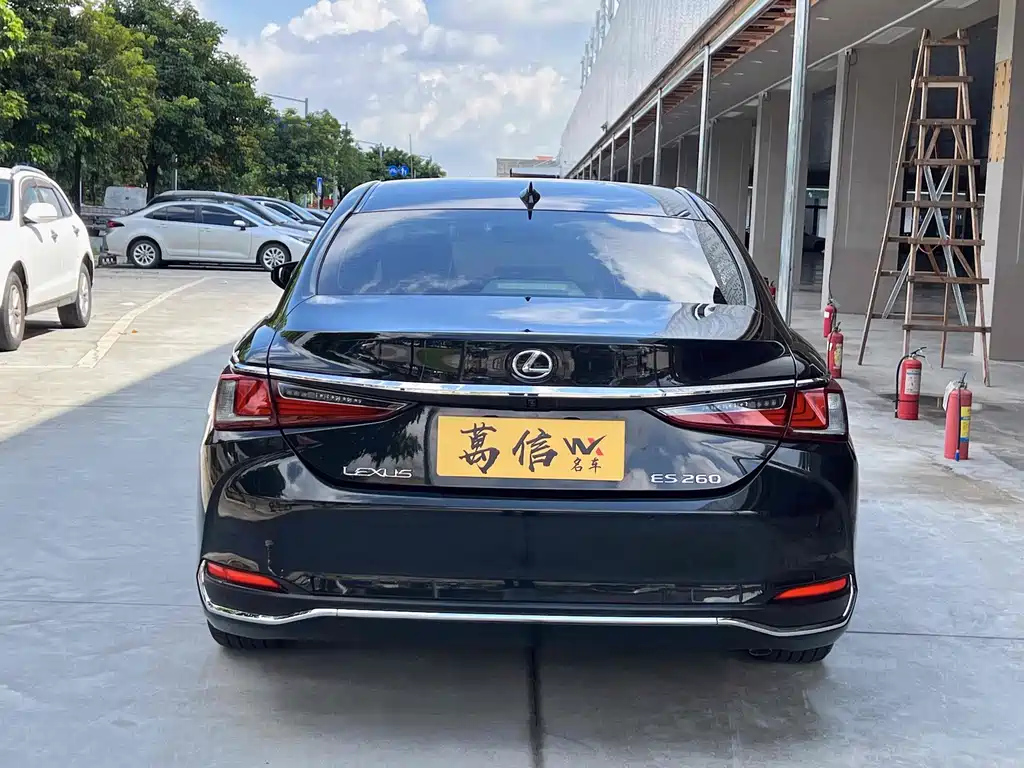 LEXUS ES 2022