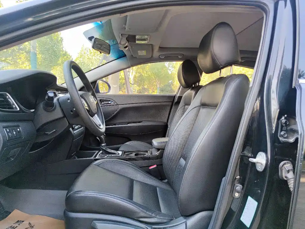 HYUNDAI MISTRA 2015