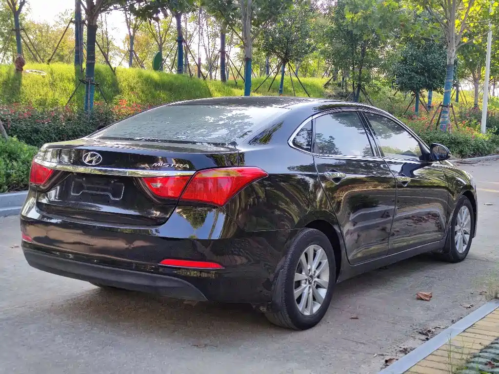 HYUNDAI MISTRA 2015